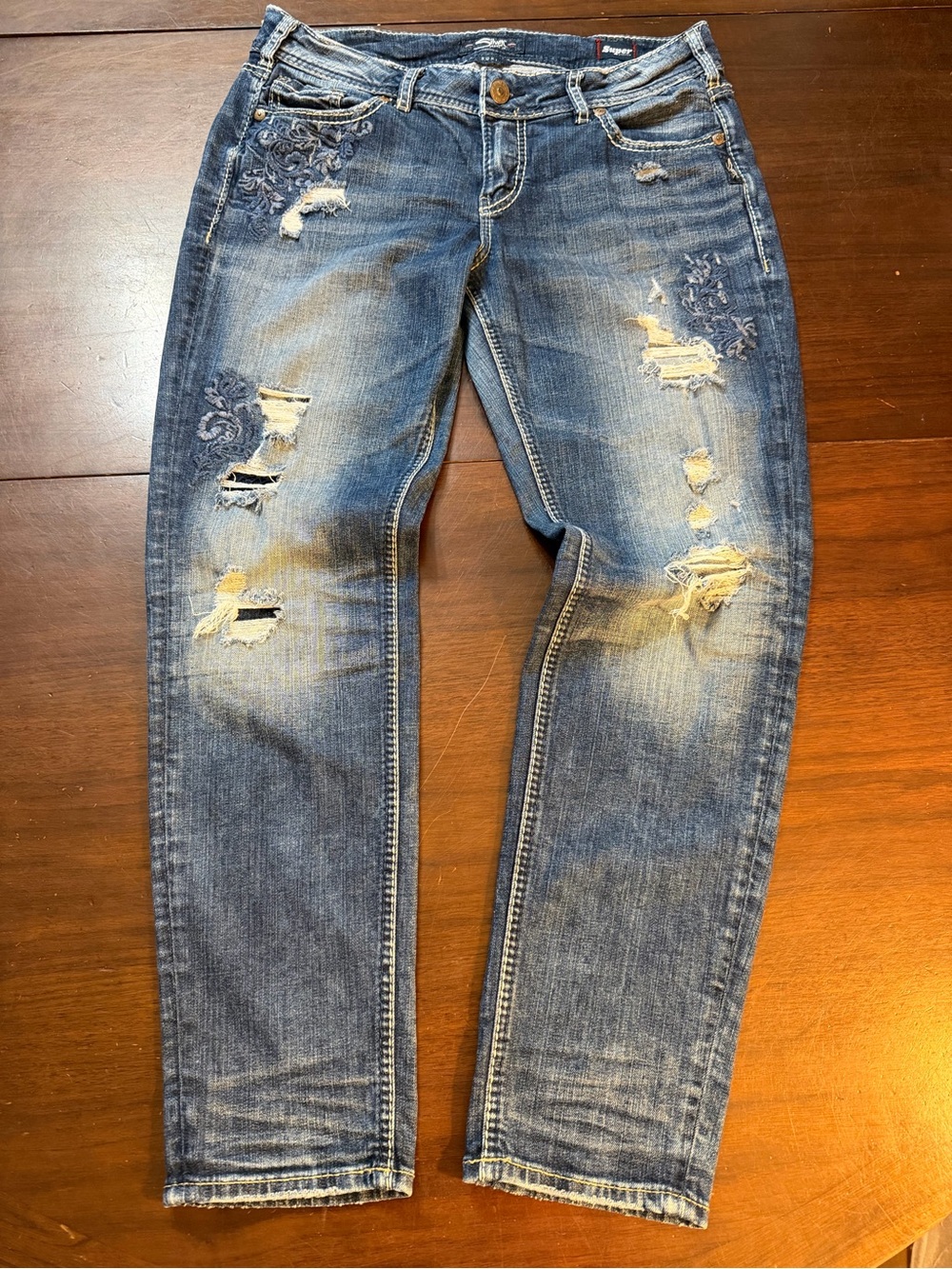 Vintage Suki Mid Straight Slim style from Silver Jeans Co size 31x29 Distressed